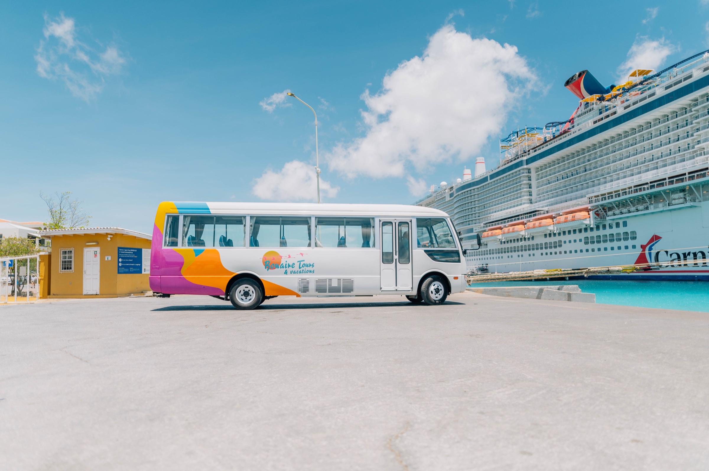Bonaire Tours midsize air-conditioned bus — Comfortable air-conditioned coach — ideal for cruise shore excursions and mid-size group tours